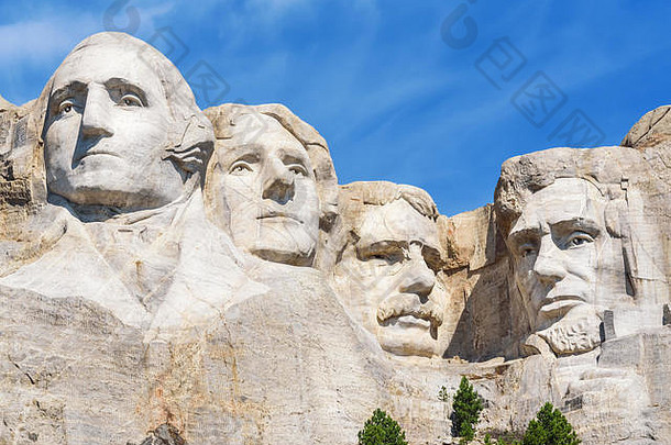 特写镜头总统雕塑山总统山国家纪念美国蓝色的天空背景