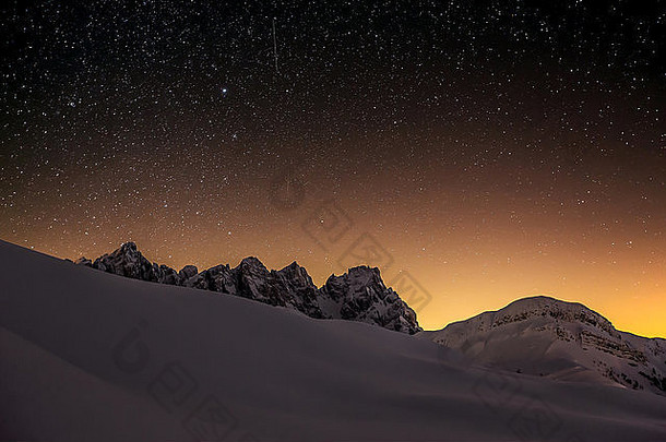 布满星星的天空白云石山脉晚上山景观视图苍白的三马蒂诺集团星座星星天空意大利欧洲