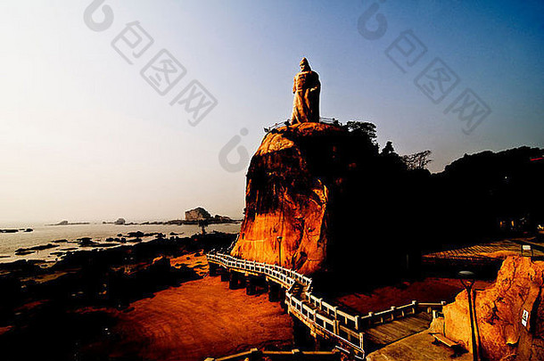 美丽的雕塑俯瞰市中心厦门gulangyu岛