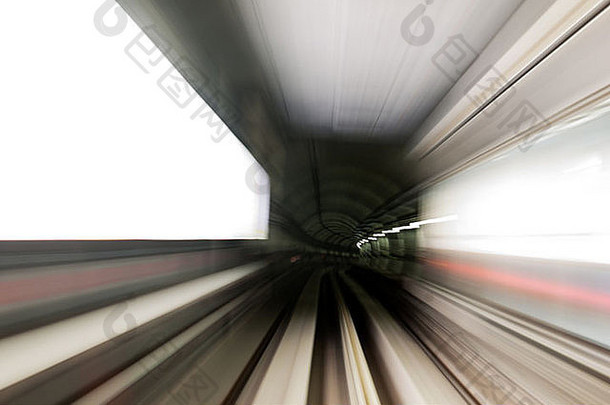 火车移动地铁隧道