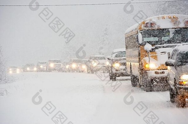 交通小时佛蒙特州农村高速公路冬天暴雪
