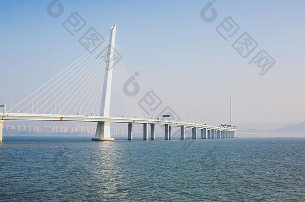 深圳湾桥蓝色的天空斜拉桥桥深圳在香港香港高速公路