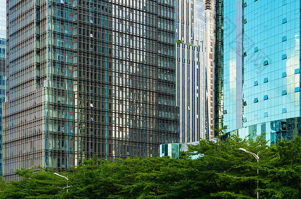 深圳中国金融区福田巨大的玻璃外观摩天大楼一边一边
