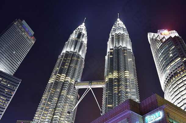 (泥马来西亚11月晚上视图双胞胎塔