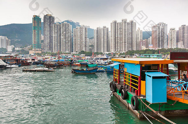 传统的钓鱼拖网渔船阿伯丁湾著名的浮动村在香港香港