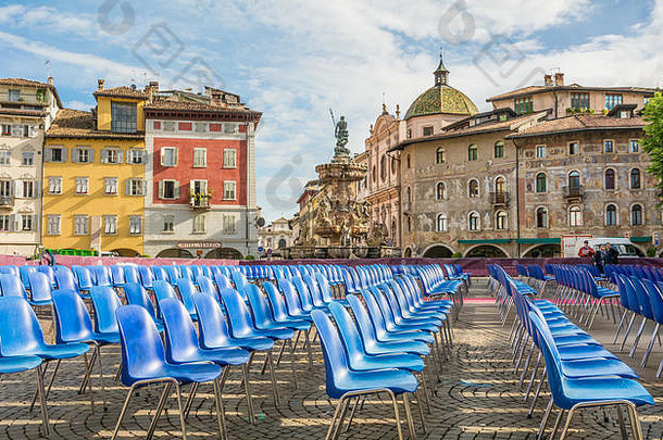 主要广场城市Trento广场大教堂椅子毕业仪式大学Trento意大利欧洲