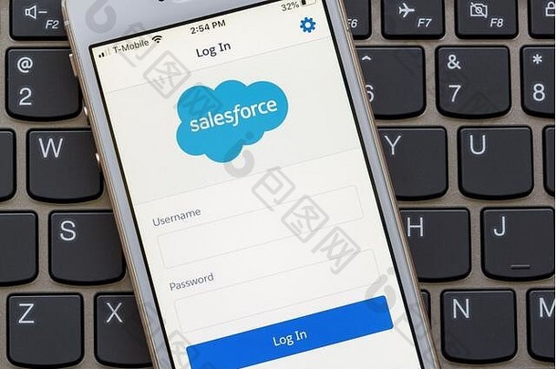 salesforce移动应用程序登录页面智能手机企业级的应用程序用户即时访问crm数据移动设备