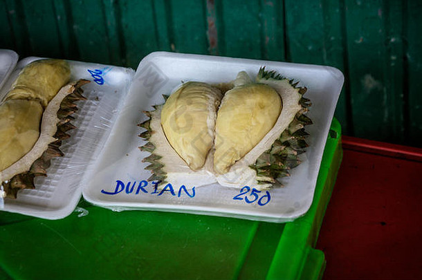 榴莲水果出售的saduk浮动市场泰国