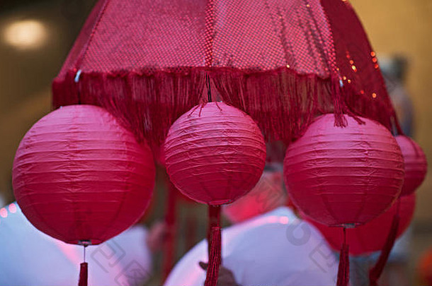 红色的橙色纸灯笼中国人情人节一天灯笼节日