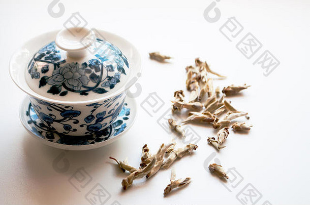 茶杯中国人风格白色背景