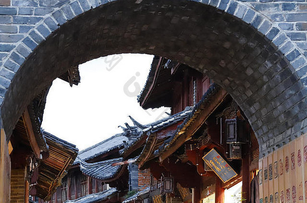 石头拱中国人风格屋顶古老的城市丽江云南中国