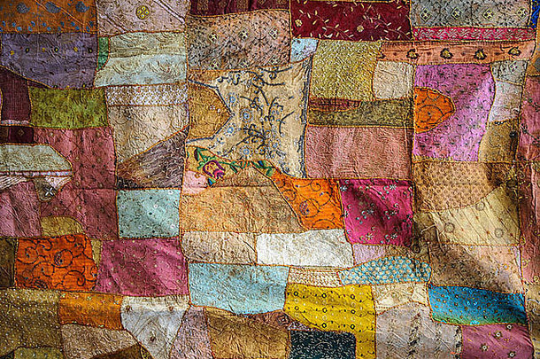 传统的阿拉伯语色彩斑斓的材料布装饰
