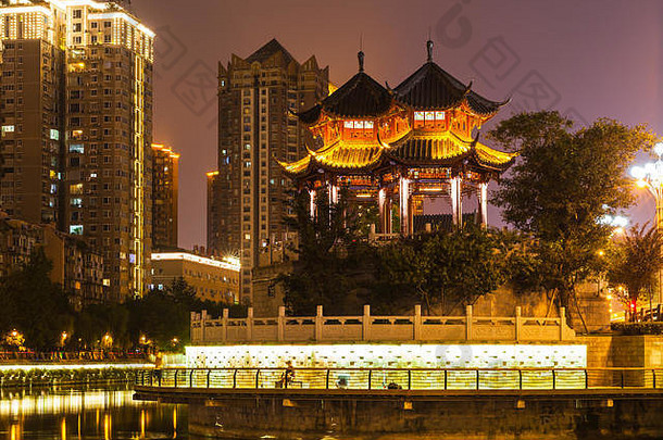 晚上视图合江展馆美丽的照明成都四川省中国展馆位置