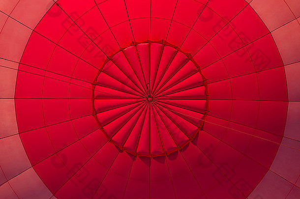 几何摘要视图内部红色的热空气气球