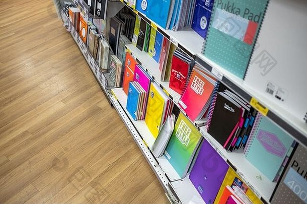 色彩鲜艳的选择大小风格笔记本电脑静止的产品较低的货架上著名的书店