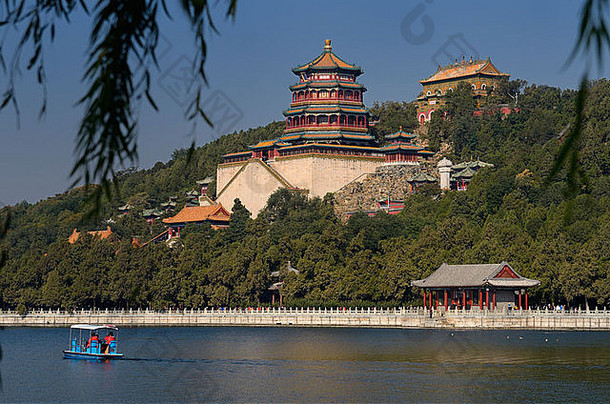 桨划船的人昆明湖佛教香味海智慧寺庙夏天宫北京中国