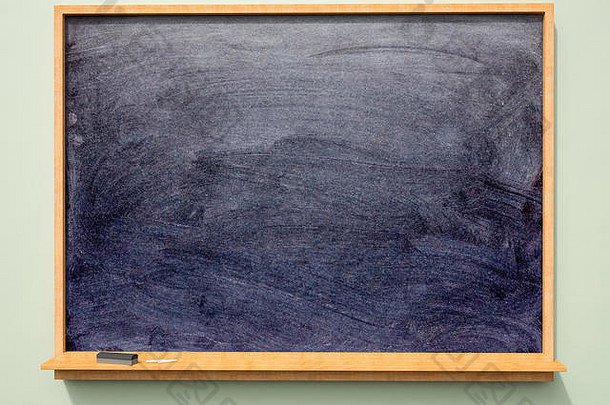 大墙安装空白学校黑板上黑板粉笔橡皮擦