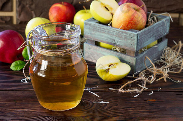新鲜的水果苹果汁成熟的苹果木表格概念营养超级食物健康解毒