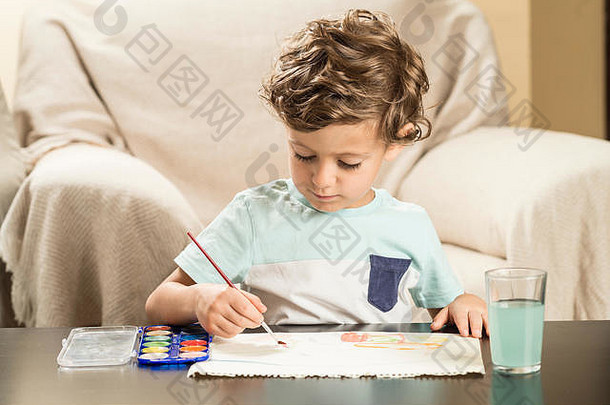 孩子绘画水彩画纸概念回来学校教育童年