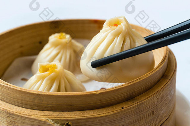 传统的上海饺子被称为xiaolongbao
