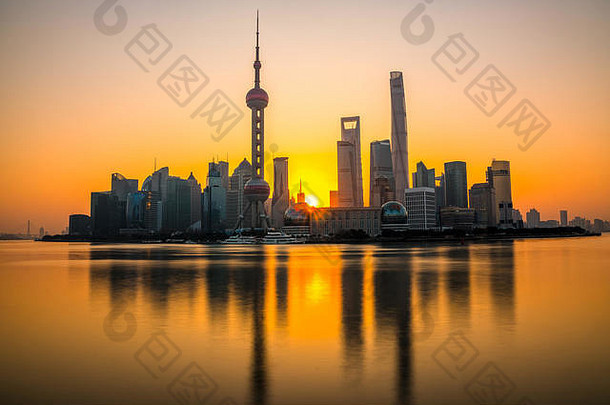 上海城市天际线视图摩天大楼浦东黄埔河上海中国
