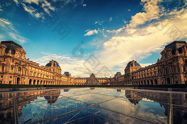 罗浮宫博物馆巴黎
