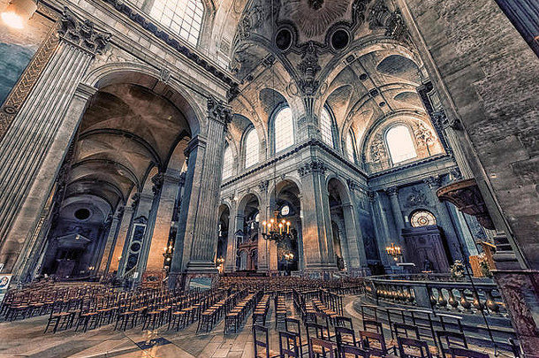 内部是圣稣尔比斯教堂巴黎