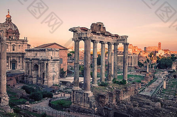 罗马城市景观日落