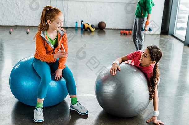 孩子们智能手机健身球健身房