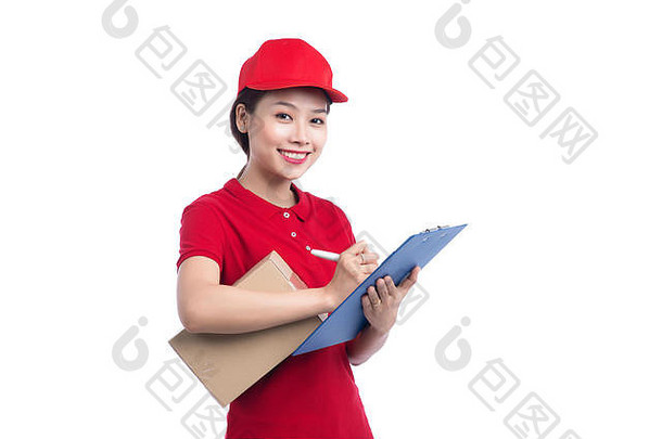 美丽的年轻的交付女人红色的t恤帽微笑持有文件夹使笔记白色背景