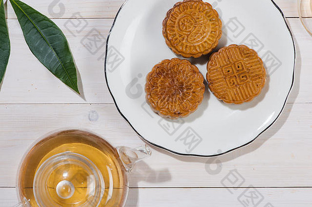 月饼茶中国人中期秋天节日食物角视图