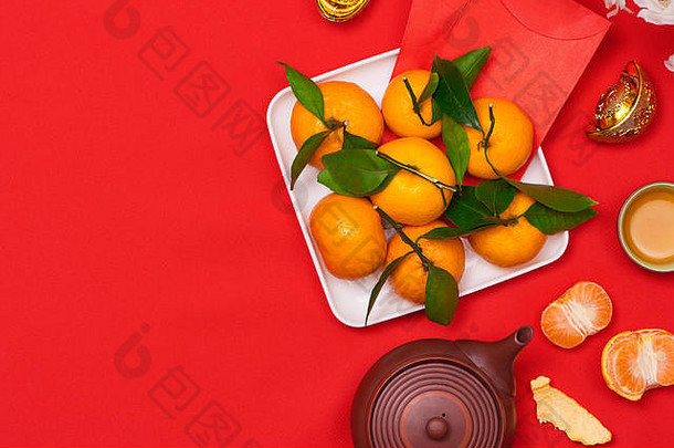 前视图配件中国人一年节日装饰橙色叶木篮子红色的包红色的背景