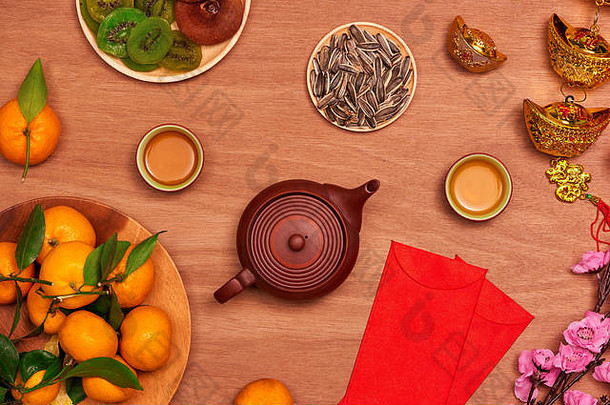平躺越南一年食物喝乡村红色的木表格前文本图像繁荣