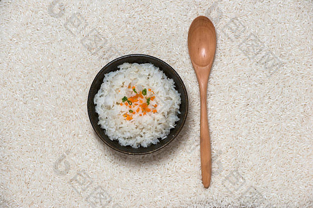 煮熟的大米碗木表格