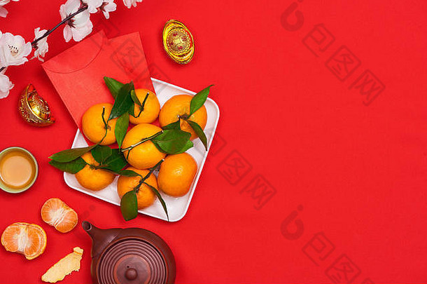 前视图配件中国人一年节日装饰橙色叶木篮子<strong>红</strong>色的包<strong>红</strong>色的背景