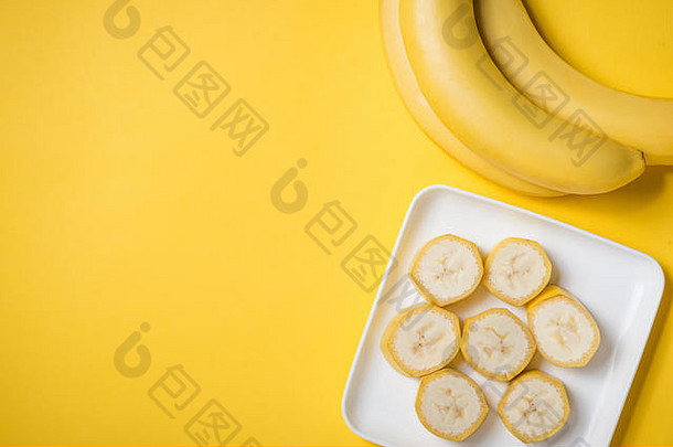 北海香蕉切片香蕉菜黄色的背景