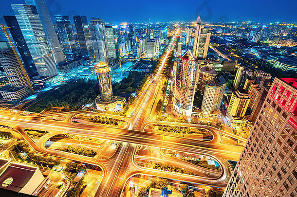高层建筑高架桥金融区城市晚上视图北京中国