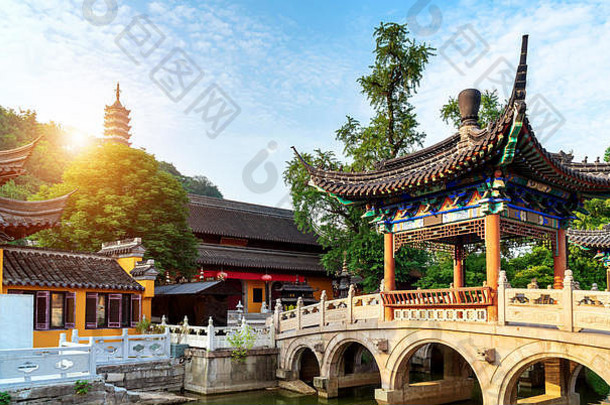 中国人传统的经典体系结构湖