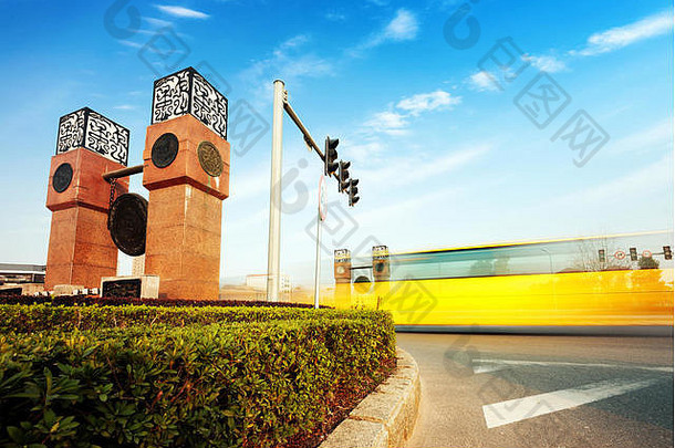 中国上海现代体系结构运动模糊公共汽车