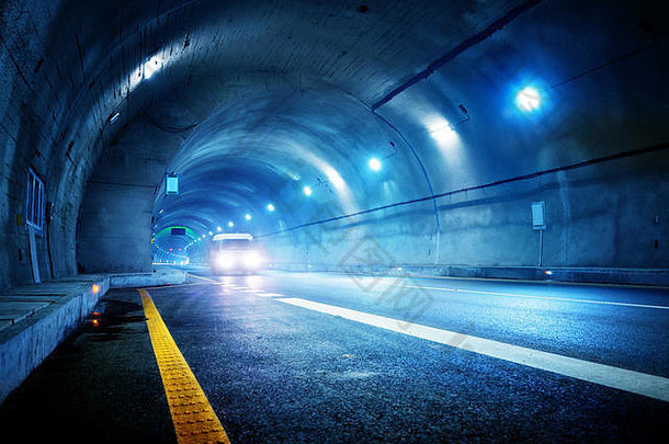 高速车隧道运动模糊