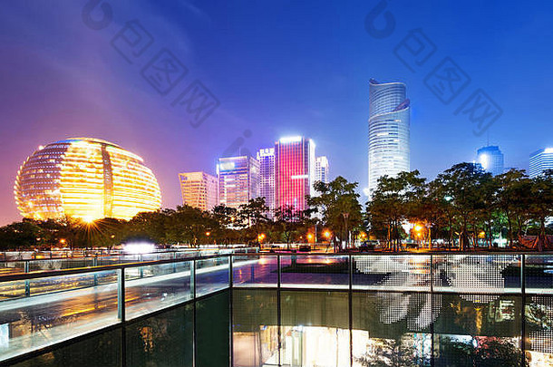 中国杭州摩天大楼晚上景观