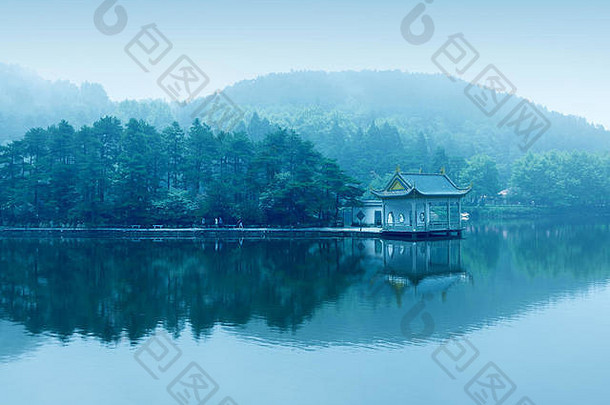 湖景观庐山蓝色的天空展馆反映了水