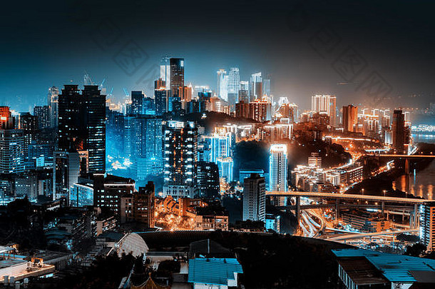 高层山城市晚上中国的西方城市重庆
