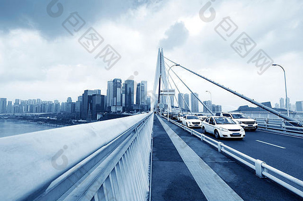 现代桥交通城市摩天大楼中国重庆