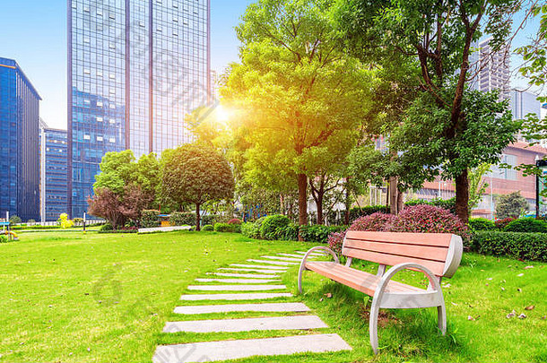 城市公园草坪长椅重庆中国