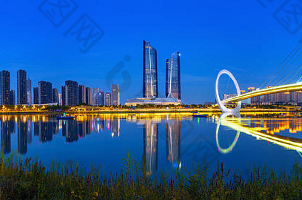 中国南京城市天际线现代建筑晚上景观