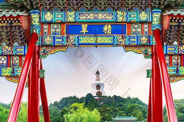 古老的拱门位于北海公园北京中国翻译翠鸟收集