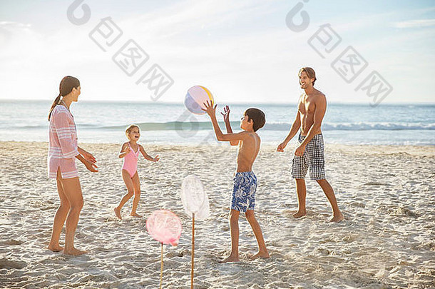 家庭玩海滩