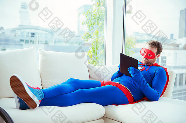超级英雄数字平板电脑生活房间沙发