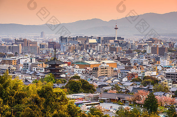《京都议定书》日本城市天际线黄昏